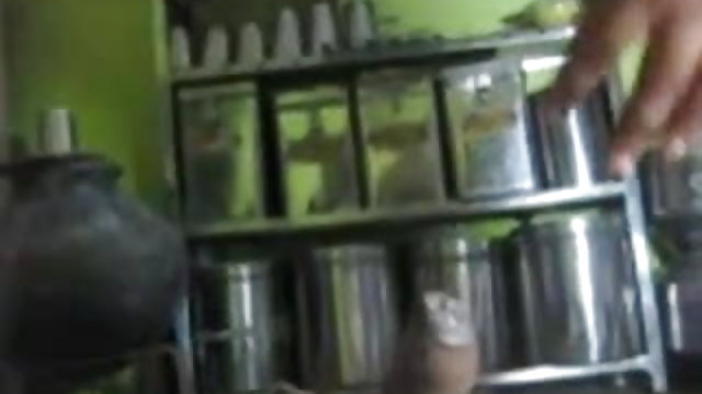 അശ്ലീലം ഓൺലൈനിൽ രജിസ്ട്രേഷൻ ഇല്ല സൗത്ത് ഇന്ത്യൻ. മുറ്റത്ത് ഒരുക്കും അവളുടെ പങ്കാളിയുടെ കോഴി ആളപായം