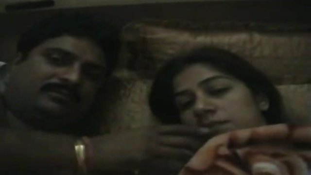 അശ്ലീലം ഓൺലൈനിൽ രജിസ്ട്രേഷൻ ഇല്ല ഇന്ത്യൻ സമനിരപ്പുണ്ടാക്കുക ദേശി ദമ്പതികൾ സെക്സ് ടേപ്പ്. എന്നാൽ പഴയ വിഷം