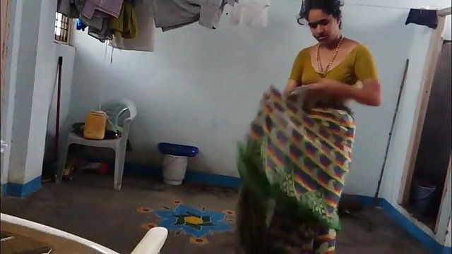 അശ്ലീലം ഓൺലൈനിൽ രജിസ്ട്രേഷൻ ഇല്ല ദേശി സുന്ദരിയായ സാരി ധരിക്കുന്ന ശേഷം ഷവര്