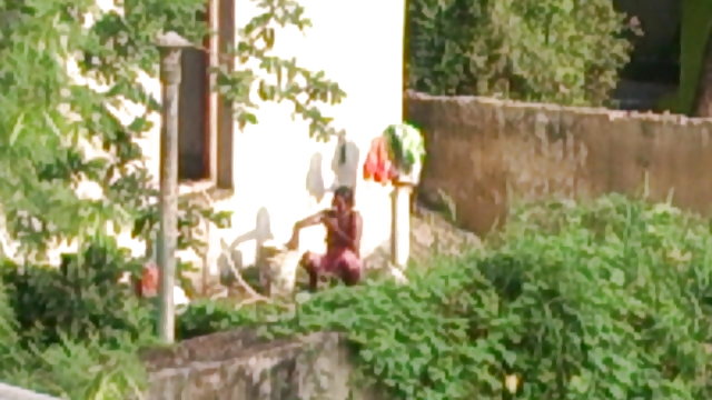 അശ്ലീലം ഓൺലൈനിൽ രജിസ്ട്രേഷൻ ഇല്ല മുറ്റത്ത് നഗ്ന കുളി